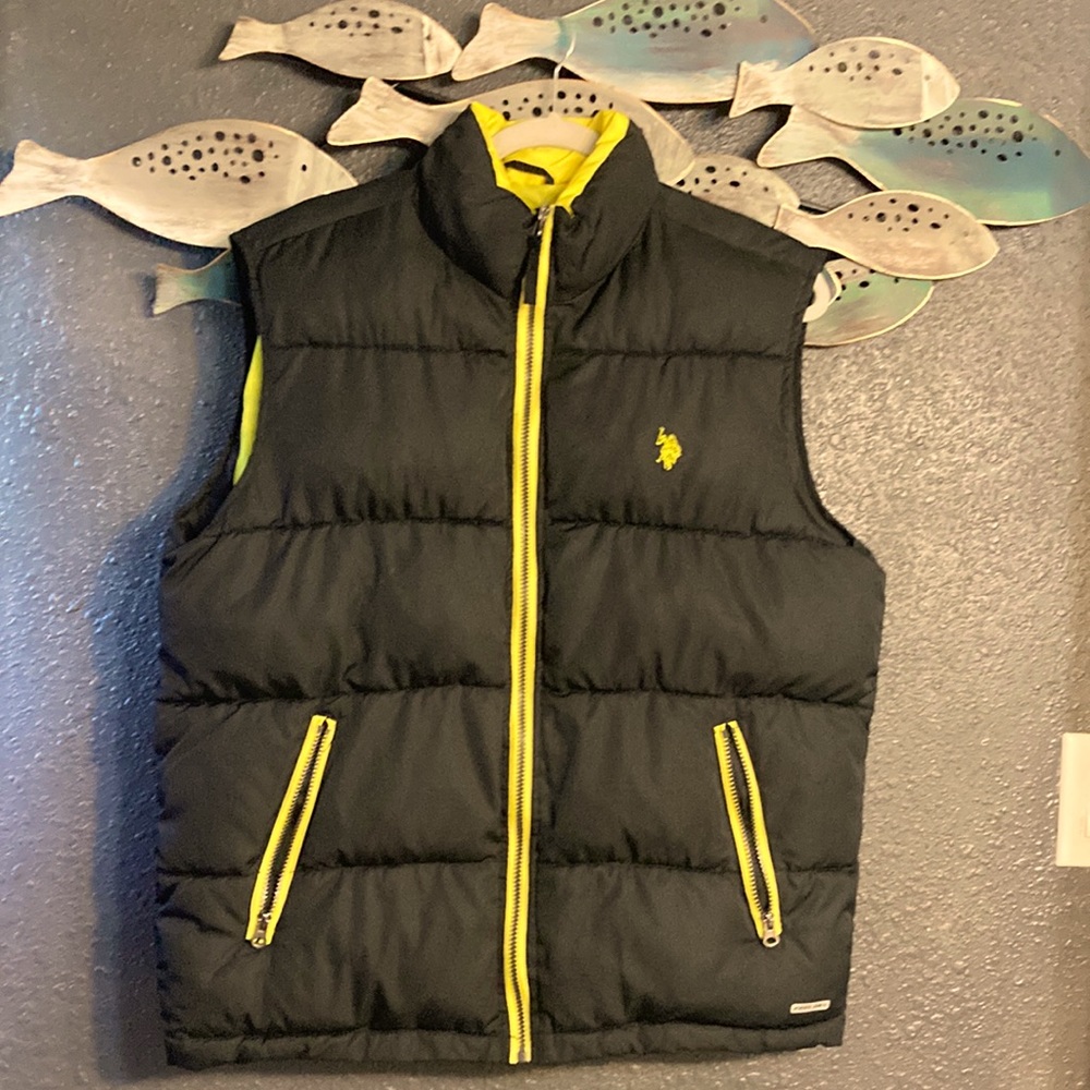 U.S. Polo Assn. puffer vest. 🟡